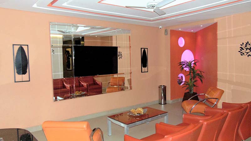 Lounge & Bar